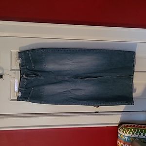 Quizz New York straight denim skirt with front slit, size 7/8, never worn
